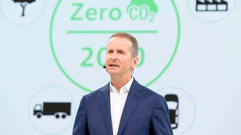 Volkswagen-Chef Herbert Diess will die Dienstwagenflotte des Autobauers elektrifizieren.(Bild:  Volkswagen)