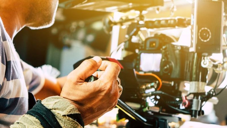 Die S300 AI von Toshiba ist ausgelegt auf zusätzliche Direktzugriffe und schnellen Videodatenabruf für präzise Echtzeit-Analysen. Die HDD unterstützt bis zu 64 HD-Kamera-Streams plus 32 KI-Streams. Somit sind kontinuierliche Aufzeichnungen und Multi-Bay-/RAID-Set-ups möglich.(Bild: ©  ponsulak - stock.adobe.com)