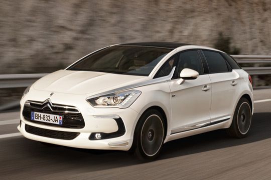 Für den neuen DS5 stehen insgesamt fünf Benzin- und Dieselmotoren zur Wahl - aber nur einer passt ideal zu diesem Auto: Der 147 kW/200 PS starke Diesel-Hybrid. Mit mindestens 37.540 Euro hat die motorische Avantgarde allerdings auch ihren Preis. (Citroën)