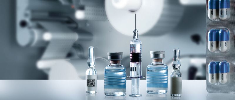 Parenteralia effizient und sicher verpacken: Damit die wertvollen Ampullen auch sicher bei ihrem Anwender ankommen, muss bereits bei der Verpackung und der Verblisterung alles klappen. (Bild: Uhlmann)