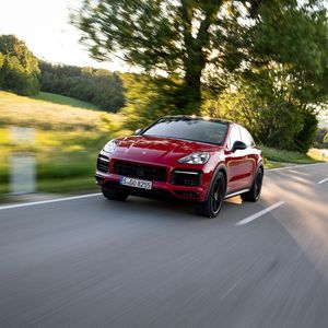 Der Porsche Cayenne GTS erhält wieder einen V8-Motor.(Bild:  Porsche)