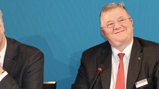 Der VDMA rechnet mit einer Abschwächung der Konjunktur: „Die Konjunkturdynamik ebbt ab, sowohl im Aus-, als auch im Inland. Und die politisch verursachten Risiken auf wichtigen Absatzmärkten zeigen Wirkung, ohne dass Lösungen in Sicht sind“, sagt VDMA-Präsident Car. Martin Welcker (l.). Im Bild: Carl Martin Welcker und VDMA-Hauptgeschäftsführer Thilo Brodtmann. (Udo Schnell/VCG)