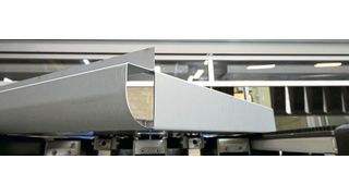 Ein Schwenkbiegezentrum von RAS biegt Paneele für Schallschutzlösungen bei Kaschwig. (Bild: RAS)