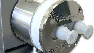 Die Verwendung von Quattroflow Single-Use-Pumpen ermöglicht einen schnelleren Produktionsprozess bei unveränderter Produktreinheit und -beschaffenheit und Ausschluss einer Kreuzkontamination. (Bild: Almatec)