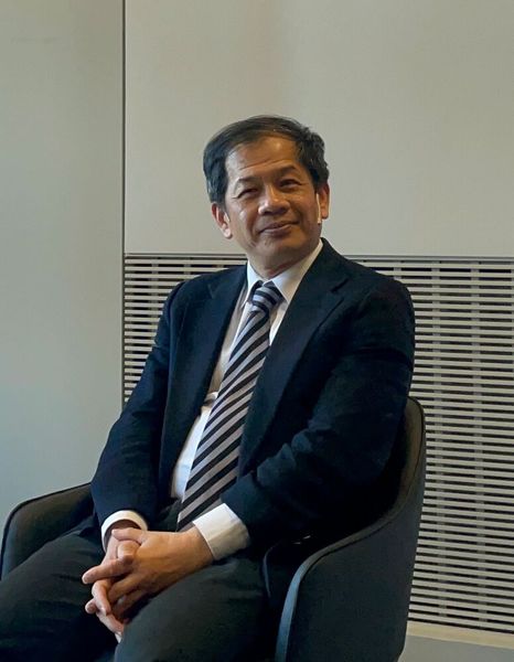 Auf dem Podium: Dr. David W.F. Huang, Repräsentant (Botschafter) von Taiwan. (Bild: KMU Swiss AG)