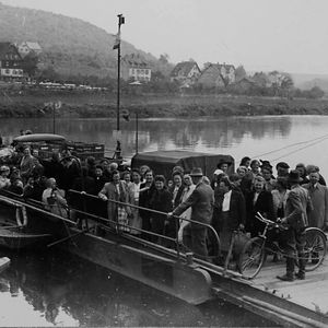 Fähre in Franken in den 40er Jahren mit Oswald-Antrieben. (Bild:  Oswald Elektromotoren)