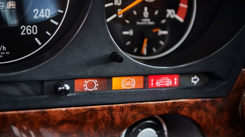 Ab 1978 konnte in allen W-116-Modellen, so auch im 450 SEL 6.9, ABS als Sicherheitsextra bestellt werden. (Bild: Mercedes-Benz)