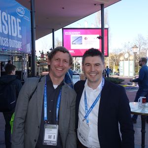 (l.) Christian Bohlmann und Mentor Sefedini, A1 Digital, auf Informationstour.(Bild: IT-BUSINESS)