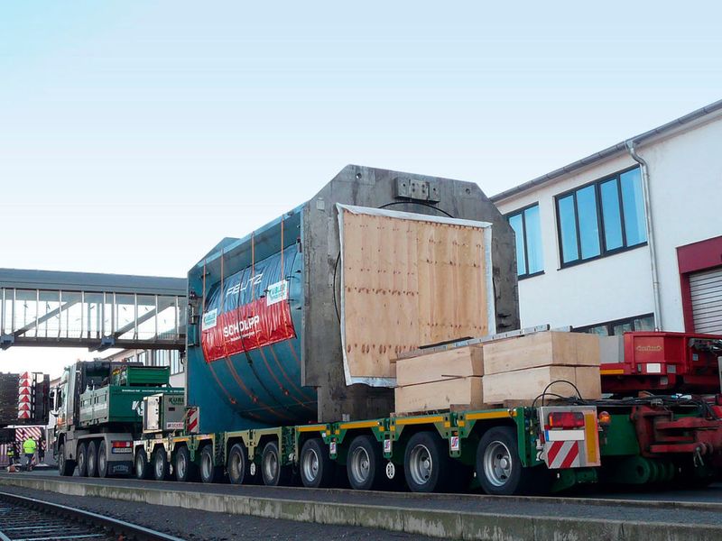 Punktlandung: Letztendlich konnte die Firma Fielitz am 24.12.2015 ihre Hallenfassade schließen. (Bild: Scholpp)