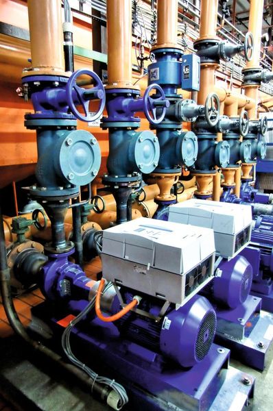 Bild 1: Die Pumpen für die Kühlschmiermittelversorgung im Bosch-Werk Leinfelden-Echterdingen arbeiten mit einer Drehzahlregelung, die automatisch die Pumpenförderleistung dem momentanen Bedarf anpasst.  (Bild: KSB)