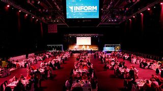 Systeam-Hausmesse „Inform 2021“: Festlichkeit ist auch eine Frage des Ambientes und der Beleuchtung. (Systeam)