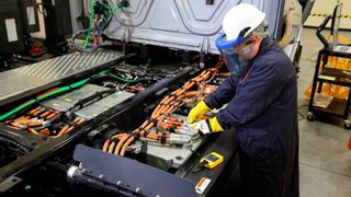 Daimler Truck fertigt im Joint Venture Amplify Cell Technologies Batteriezellen für Nutzfahrzeuge. (Bild: Daimler Truck)