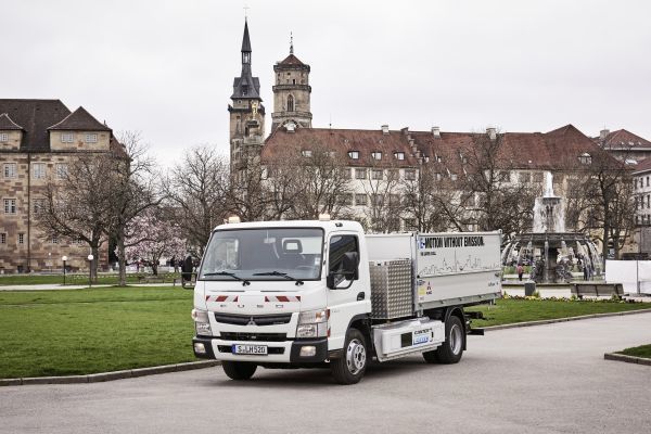 Der Fuso Canter E-Cell: Der erste in einer Kleinserie gefertigte rein elektrisch angetriebene leichte Lastwagen fährt emissionsfrei und nahezu geräuschlos. (Bild: Daimler)