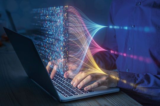 Revamp ist eine cloud-basierte Softwarelösung, die den Übergang von älteren Anwendungen auf optimale Steuerungen verwaltet. (Bild:  Emerson)