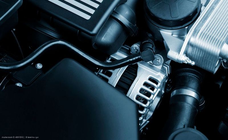 Überall dort, wo Leichtbau, hohe Kräfte und Kostenoptimierung aufeinandertreffen, findet man Kunststoffdirektverschraubungen. Sei es in Leiterplatten, wo der Bauraum stark begrenzt und der Einsatz von Inserts nicht möglich ist oder in hochbelasteten Bauteilen wie Außenspiegeln, Pumpen, Ventilen oder Ölfiltern. (Bild: Arnold Umformtechnik)