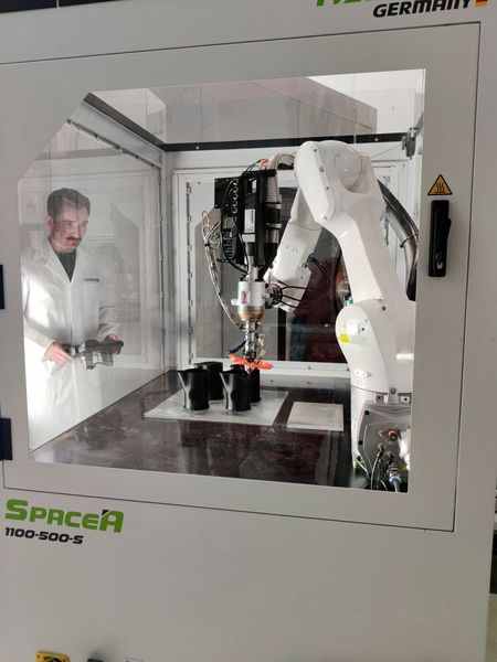 Qualitätsgesicherten 3D-Druck mit thermoplastischen Kunststoffen will das Verbundprojekt  „AddiQ“ auch für kleine und mittlere Unternehmen attraktiver machen. (Bild: Fraunhofer IMWS)