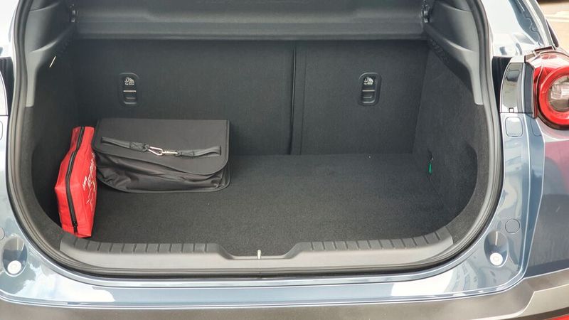 Der Kofferraum des MX-30 schluckt 366 Liter. (Bild: Mauritz/»kfz-betrieb«)