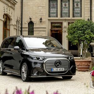 Auch optisch macht der VLE was her und wird dem Stern-Logo in der Front absolut gerecht.(Bild:  Mercedes-Benz)