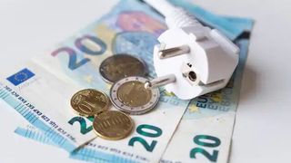 Die ungewöhnlich hohen Energieprese belasten derzeit jeden Geldbeutel. Viele überlegen, ob sie nicht wirklich, oder im übertragenen Sinn, den Stecker ziehen. Lockerer sieht es ledglich der deutsche Mittelstand. Hier erfahren Sie, warum... (Bild: dpa)