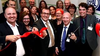 Martin Leibrandt (EPAL), Andreas Hager (Euroblock), Robert Holliger (EPAL) und Alexander Becker (EPAL, vorne, v.l.) geben den Startschuss für die EPAL Academy. (Bild: EPAL)