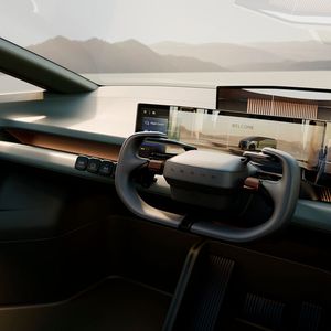 Ein Lenkrad mit Instrumenten gibt es auch – aber stark reduziert.(Bild:  Lexus)