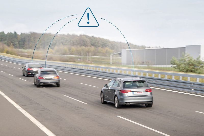 Intelligenter Mobilfunk sorgt für Entspannung und kann helfen, kritische Fahrsituationen zu entschärfen, noch bevor daraus womöglich Unfälle werden. (Bosch)