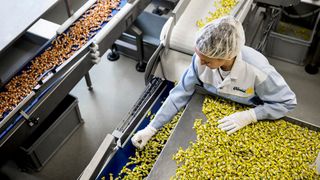 Die vor allem für ihre Halsbonbons bekannte Ricola AG vertreibt ihre Produkte aus weltweit zehn Niederlassungen in mehr als 50 Länder. (Ricola AG)