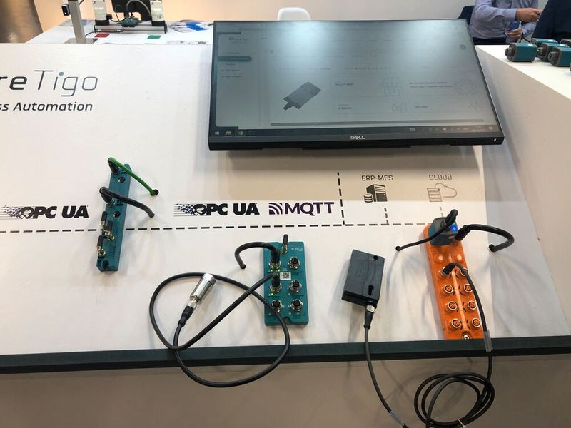 Bei Coretigo waren IO-Link Wireless Lösungen das Thema auf der SPS 2022. Besonders im Fokus stehen die Tigo-Bridge, der Tigo-Master und der Tigo-Hub, der für die drahtlose Kopplung von bis zu 4-Link Geräten eingesetzt werden kann. Die von Coretigo entwickelte Technologie wird in unterschiedlichen Industrien angewendet, wie beispielsweise in der Verpackungs- und Pharmaindustrie oder in Werkzeugmaschinen. (Bild: Vogel Communications Group)