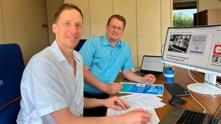 Carsten Beuß und Daniel Rösch vom Landesverband des Kfz-Gewerbes Baden-Württemberg haben gemeinsam den Digitalen Donnerstag als Webcast gegründet.  (Bild: Kfz-Gewerbe Baden-Württemberg)