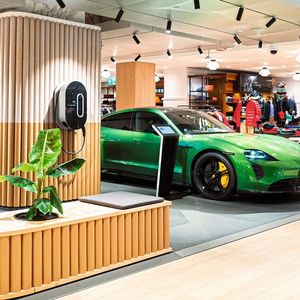 Bis Mitte April 2023 will Porsche mit seinem Porsche-Now-Standort in der Münchner Innenstadt vertreten sein.(Bild:  Porsche)