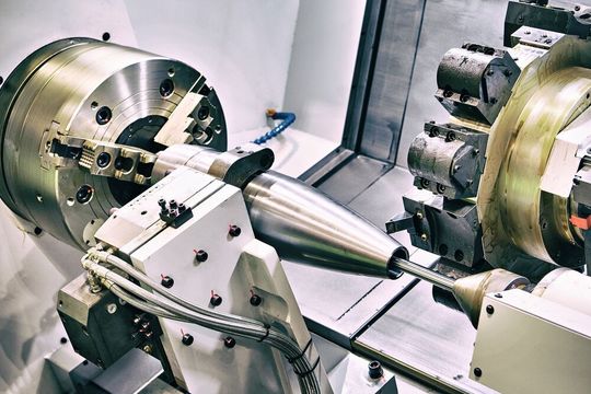 US-Verteidigungsminister Pete Hegseth will die deutsche Industrie stärker für Nato-Verteidigung nutzen.(Bild: ©  Sergey Ryzhov - stock.adobe.com)