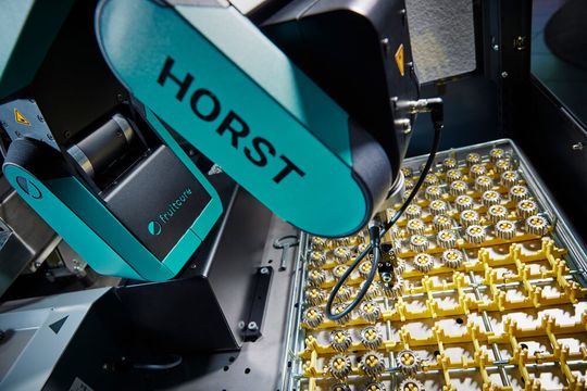 Die neuen Solution Kits von Fruitcore Robotics, die in Halle 7 auf der Motek 2023 zu erleben sind, sind auf spezifische Produktionsszenarien von Industrieunternehmen zugeschnitten. Doch die Konstanzer Roboterpioniere präsentieren noch mehr ...(Bild:  Fruitcore Robotics)