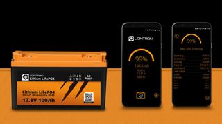 Die Liontron Multi App stellt alle wichtigen Daten von bis zu vier parallel geschalteten Batterien gleichzeitig und in Summe auf einem Smartphone oder Tablet zur Verfügung.  (Liontron)