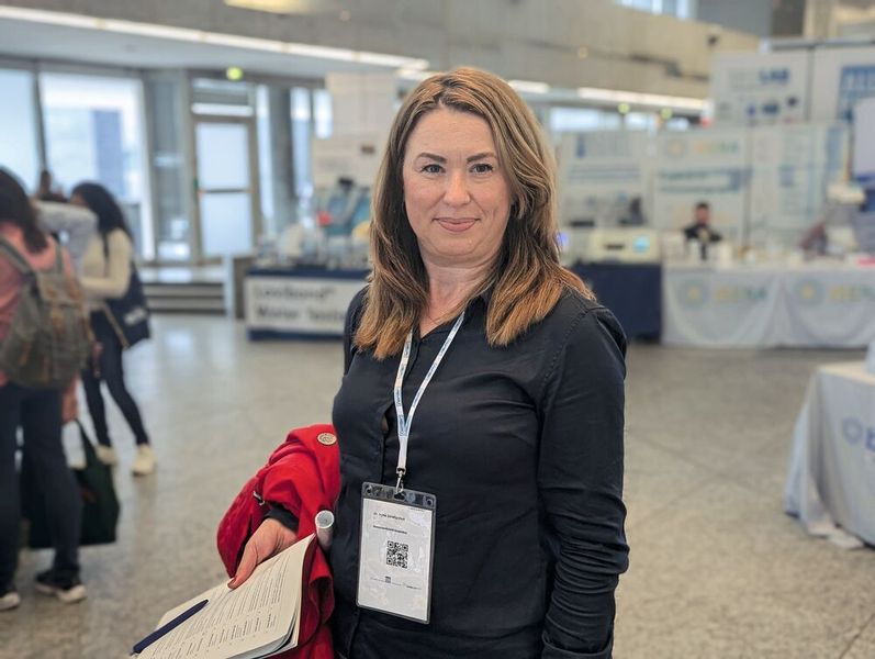 Besucherstimmen der LAB-SUPPLY Leverkusen 2026 Dr. Iryna Stratiychuk: „Es war allgemein interessant. Die Unternehmen kommen aus verschiedenen Bereichen, da kann man sich gut sich informieren, um neue Geräte fürs Labor zu entdecken. Hier kann jeder für sich etwas Interessantes finden. Auch die Vorträge haben mir gefallen.“    Mehr Infos zu den kommenden LAB-SUPPLY-Messen finden Sie auf www.lab-supply.info (Bild: Stefan Stark)