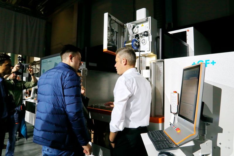 Feierliche Enthüllung auf den Solution Days 2017 in Losone für die neue Cut P Serie von Agie Charmille. (Anne Richter, SMM)