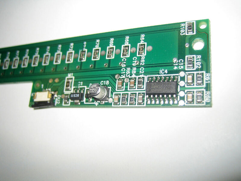 Bild 1: Das Slidermodul auf der Basis des QT401 verwendet eine diskrete Widerstandsreihe und diskrete Metallelektroden, die für eine hohe Auflösung interpoliert wurden (Archiv: Vogel Business Media)