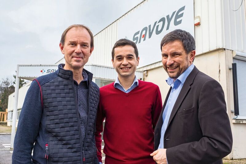 Enge Engineeringpartnerschaft an den Tag gelegt: François Houziaux von Lenze, Nicolas Guillot von Savoye und Philippe Châtel von Lenze (von links). (sienk.de/Lenze)