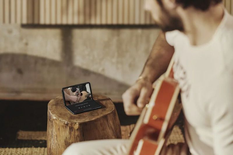 Das Google Pixel Fold im Einsatz. (Bild: Google)