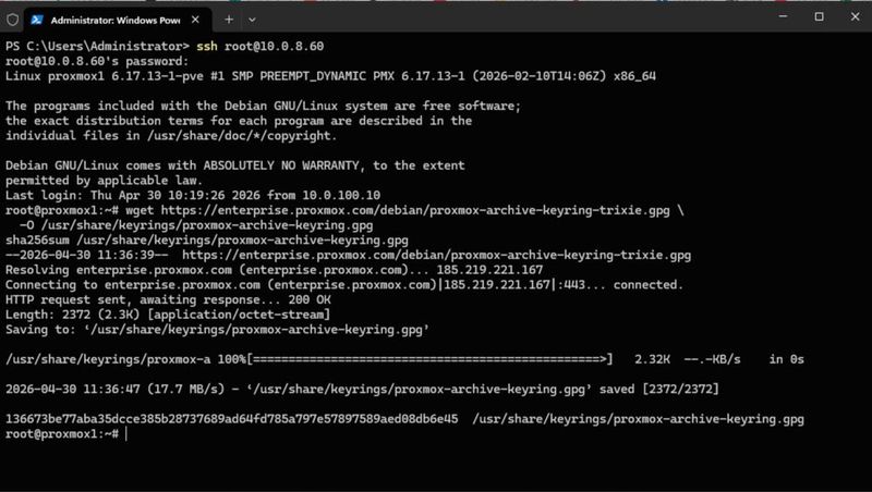 Per SSH lädt der Administrator das Proxmox-Archive-Keyring nach 