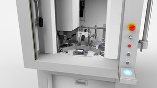 Ein in die giroJoin Maschine integrierter Rundtakttisch ermöglicht das manuelle Bestücken der Anlage parallel zum Fügeprozess. Taktzeiten von typischerweise 10 Sekunden sind so umsetzbar. Bei größeren Stückzahlen werden die Bestückung und Bauteilentnahme über einen Pick & Place Roboter realisiert. (Bild: Kist+Escherich)