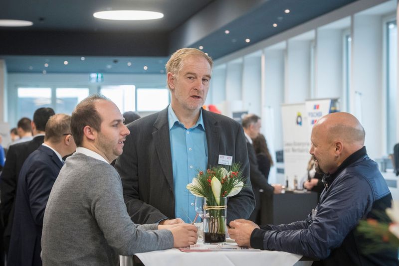Der Kongress und die Tischmesse im Foyer boten einen angenehmen Rahmen für Gespräche und das Networking. (Thomas Entzeroth)
