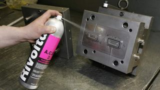 Der Schnellreiniger ACS 3 ist insbesondere für die Säuberung blanker Metalloberflächen gedacht.  Bild: Bremer & Leguil (Archiv: Vogel Business Media)