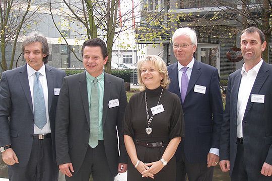 Der neu gewählte Vorstand des Nissan-Händlerverbands: (v. li.) Frank Perez, Peter Gerards, Marlies Wegener, Gisbert Schücking und Markus Walter. (Archiv: Vogel Business Media)