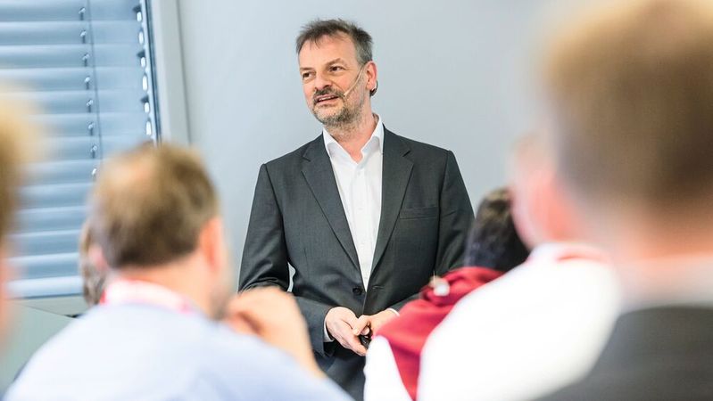 Dr. Martin Schulz ist Global Principal Application Engineer bei Littelfuse Europe.(Bild:  Stefan Bausewein)