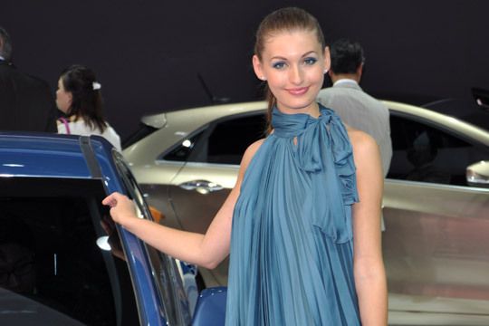 ...hier sogar Ton in Ton mit dem eigentlichen Hauptdarsteller. (Wehner)