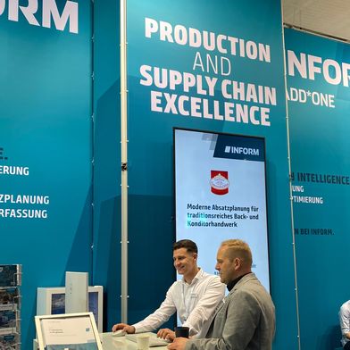 Inform auf der Hannover Messe 2026: Mit Felios AI SupplyTimePrediction zeigt Inform ein neues KI-Modul, das Wiederbeschaffungszeiten für Zukaufteile datenbasiert prognostiziert.  (Bild: Inform)