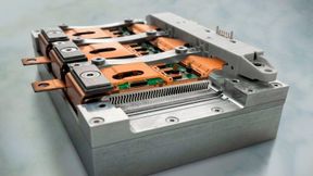 Hochintegrierter Wechselrichter mit einer Leistungsdichte von 500 kW/l, optimiert für maximale Leistungsdichte  (Bild: Fraunhofer IZM / Volker Mai)
