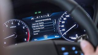 Viele Autofahrer betrachten die Assistenzsysteme mit Skepsis.  (ProMotor/Volz)