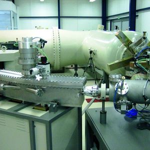 2	 Nach der Vorbereitung der Probe wird sie mit dem drei Megavolt HVE-Tandetron-Beschleuniger-Massenspektrometer analysiert.