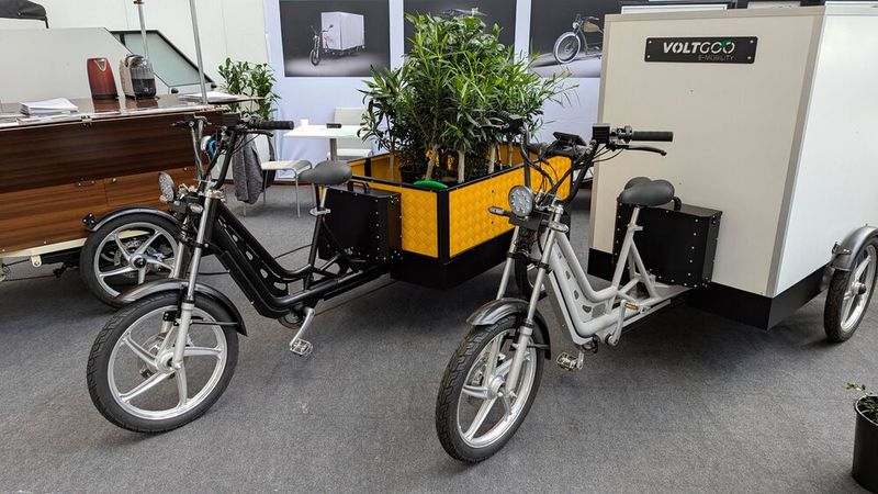 Für eine normale Fahrradwerkstatt dürften Arbeiten an solchen Fahrzeugen schwierig sein – schon mangels passender Hebetechnik. (Bild: Rosenow – VCG)